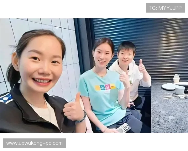 何卓佳拿着几百万合同，居然还像个学生摸鱼一样上班？