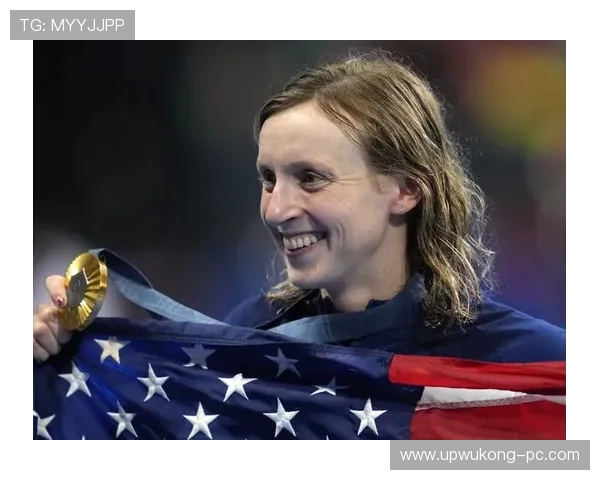 凯蒂·莱德基训练间隙居然躺地上自拍，这球星真没人比得上懒豪气！