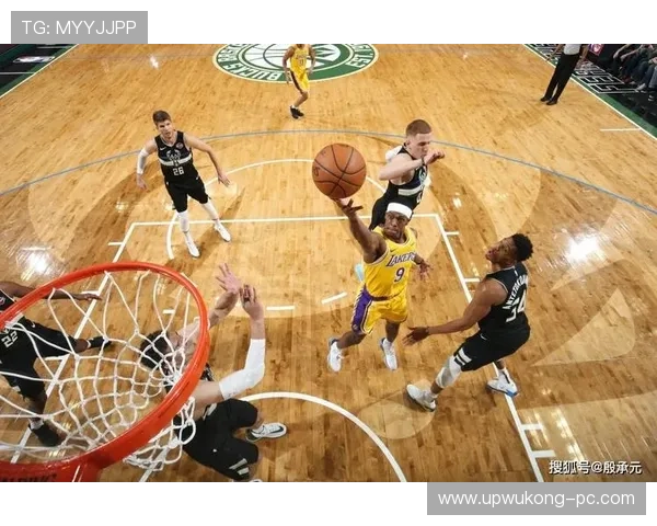 朗多无球跑动制造防守混乱，组织效率显著提升