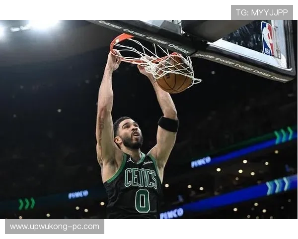 塔图姆通过多面手无球跑动拉开空间提升关键时刻得分效率