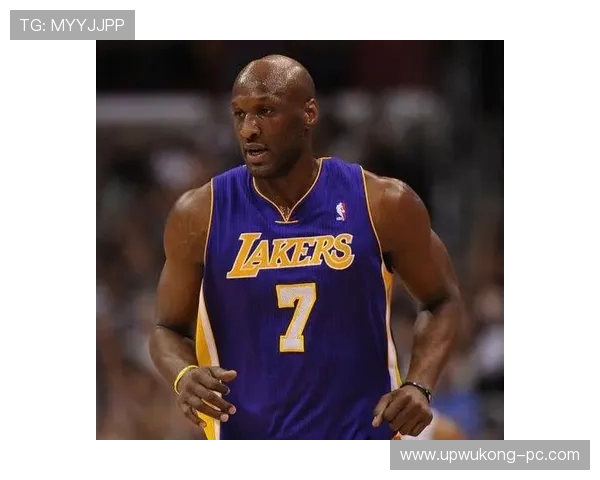 拉玛尔·奥多姆在湖人无球跑动频繁，助攻与篮板表现明显优于同期内线球员