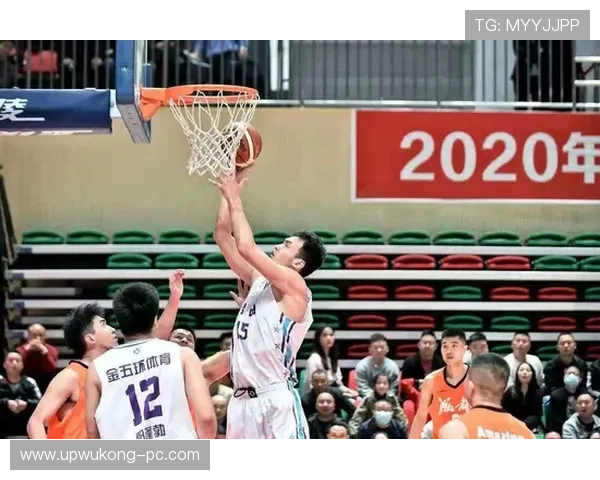 库西无球穿插改变进攻节奏，拉开空间效率提升