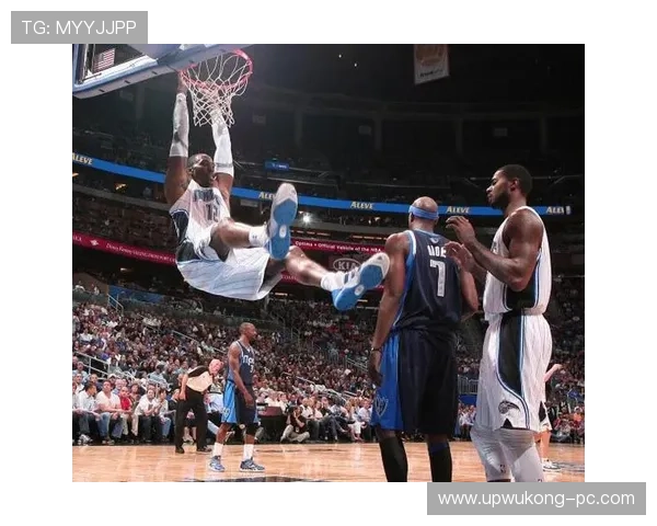 德怀特·霍华德篮下强攻制造错位 提升球队内线防守效率