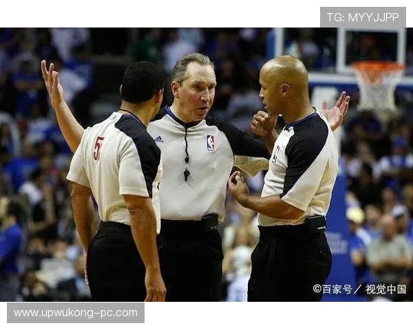 裁判协商判罚流程是什么规则？解析NBA与FIBA的判定标准差异